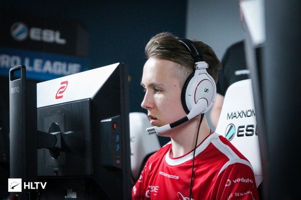 这种情况真的很不可预测。 Oh My God 4 vs 5 消灭了 JD Gaming 并成功翻盘赢得了第一场比赛。